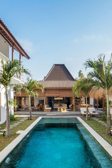 Dive into the pool, unwind in spacious comfort, and make yourself at home in paradise. Your slice of tranquility awaits! 🌴💦 Enjoy your time here and let go of all stress. Book your dream holiday now with @alfredinbali 🙌🏽 🛏️ 5 Bedroom 🛁 5 Bathroom 📍 Seminyak, Bali #alfredinbali #VillaParasol Bali Getaway, Tv Nook, Seminyak Bali, Tropical Oasis, Large Dining Table, Open Space Living, Bedroom Retreat, Modern Tropical, Wooden Decks