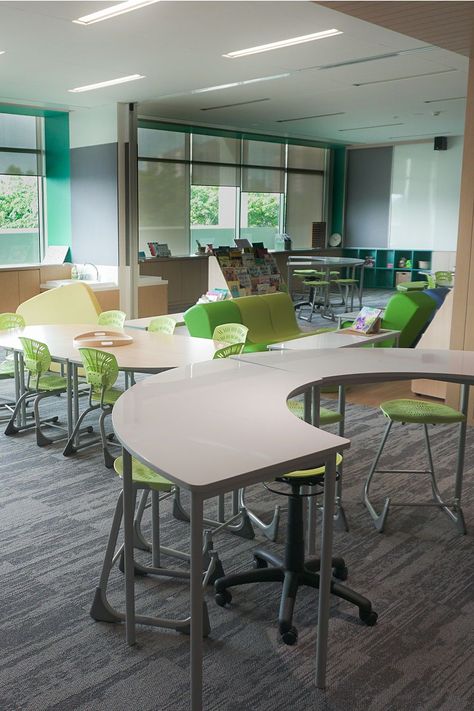 Australian International School wanted to create open, inviting classrooms where students would be inspired to be creative and collaborative. We think they've managed that and more!  #flexibleseating #activelearning #modernclassroom #Bodyfurn #Furnware #schoolfurniture #classroomdecor #inspiratio #designthinking Australian Classroom, Smart Classroom Interior, University Classroom Interior, Flex Seating High School, School Modular Furniture, Uk School Chairs, College Furniture, Knock Down Wall, Classroom Tables