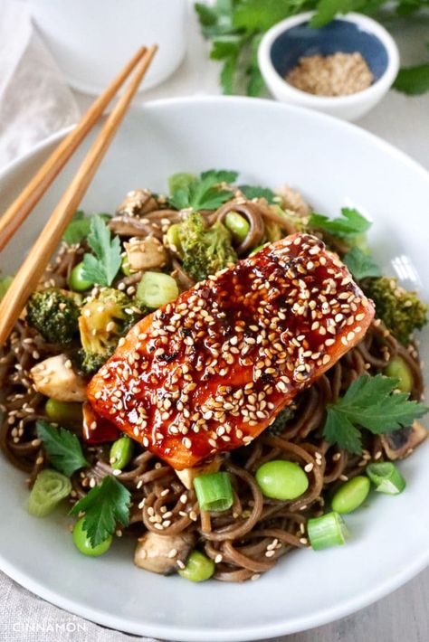 Sesame Salmon, Salmon Noodles, Maple Glazed Salmon, Salmon Marinade, Yotam Ottolenghi, Noodles Recipe, Glazed Salmon, Soba Noodles, Salmon Recipe