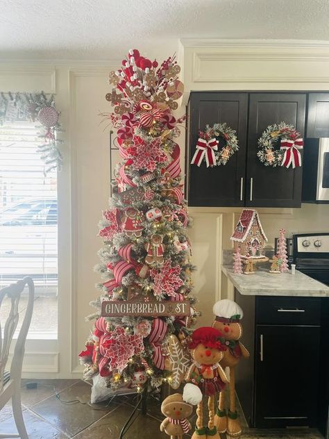 Gingerbread Christmas lovers | Got my kitchen tree up | Facebook Gingerbread Themed Christmas Tree, Gingerbread Kitchen Decorating Ideas, Tree Collar, Gingerbread Christmas Decor, Gathering Room, Christmas Lovers, Christmas Tree Themes, Pumpkin Spice Latte, Christmas Seasons