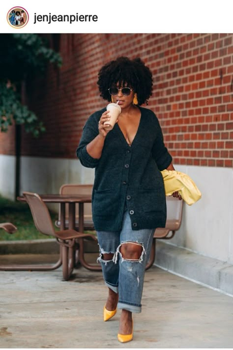 Black Mom Jeans Outfit Curvy, Black Denim Mom Jeans Outfit, Off The Shoulder Cardigan Outfit, Plus Size 16 Fashion For Women, Comfy Brunch Outfit Fall, Booties Outfit Black Women, Plus Street Style, Casual Dinner Outfit Fall Jeans, Thanksgiving Outfit Casual Comfy