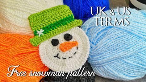 Free crochet snowman applique pattern Crochet Snowman Ornament, Crocheted Santa, Crochet Kindness, Xmas Crochet, Left Handed Crochet, Ornaments Making, Crochet Applique Patterns Free, Christmas Motifs, Leftover Yarn