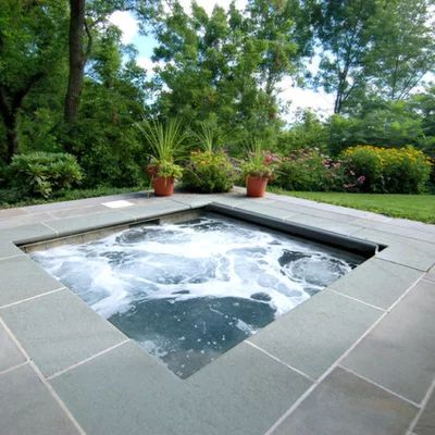 Small Pool Landscape, Inground Spa Ideas, Hot Tub Cover Ideas, Tub Cover Ideas, Hot Tub Plans, Water Features Diy, Inground Hot Tub, Splash Pools, Backyard Hot Tub