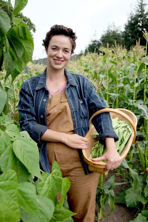 Gardeners’ World: Frances Tophill on sexism, shyness and living in a van Alan Titchmarsh, Weekend Jobs, Gardeners World, Monty Don, Veg Garden, She Girl, Olive Garden, What If Questions, Kew Gardens