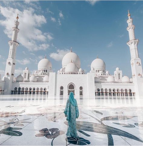 Abu Dhabi Grand Mosque, Abu Dhabi Aesthetic, Abu Dhabi Mosque, Mosque Pictures, Dubai Ideas, Dubai Picture Ideas, Dubai Vibes, Arab Vibes, Abu Dhabi City