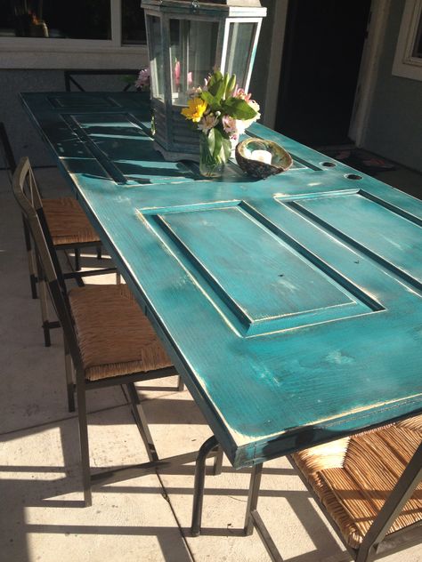 Vintage Door Table, Door Table Top, Door Tables, Wooden Dining Table Modern, Trendy Door, Door Table, Diy Outdoor Table, Diy Furniture Decor, Reclaimed Doors