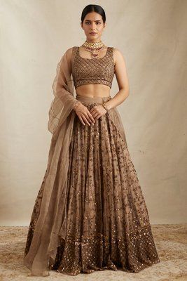 Astha Narang, Blouse Lehenga, Bollywood Bridal, Simple Lehenga, Floral Lehenga, Choli Blouse, Party Wear Lehenga Choli, Lehenga Designs Simple, Lengha Choli