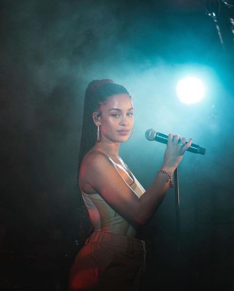 Jorja Smith Aesthetic, Jorja Smith, Woman Crush, Black Is Beautiful, Girl Crush, Hottest Trends, Beautiful Black Women, On Stage, Character Inspiration