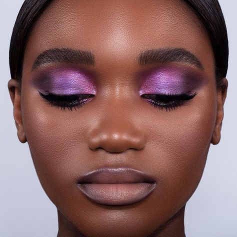 Natasha Denona Beauty on Instagram: “💜 PURPLE MAKEUP LOOK 💜 Using the ND Limited Edition LOVE Eyeshadow Palette ✰ Cheeks: BLOOM Palette ✰ Lips: I NEED A NUDE Lipstick #3B…” Disco Makeup, Purple Makeup Looks, Makeup Artist Logo, Makeup For Black Skin, Brown Skin Makeup, Purple Makeup, Ethereal Makeup, Purple Eyeshadow, Natasha Denona