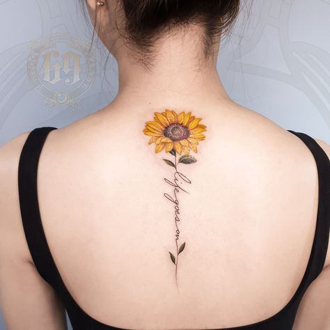 Back Tattoo Women Spine Sunflower, Small Tattoo For Women, Floral Spine Tattoo, Back Tattoo Women Spine, Tattoo Sunflower, Sunflower Tattoo Shoulder, Flower Tattoo Back, Spine Tattoos For Women, Sunflower Tattoos