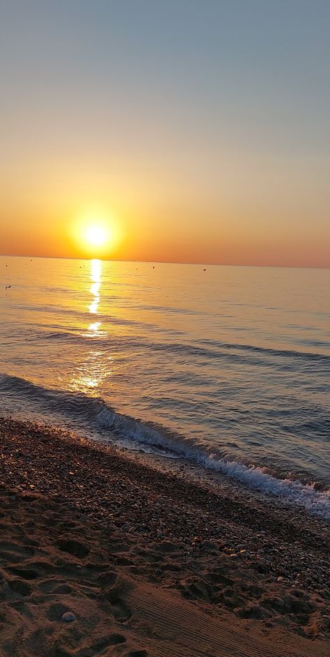 Sunrise Sea Aesthetic, Sunrise Over Water, December Morning, Italy Sea, At The Sea, Hello December, Beautiful Sunrise, Sunrise Photography, Photo Tips