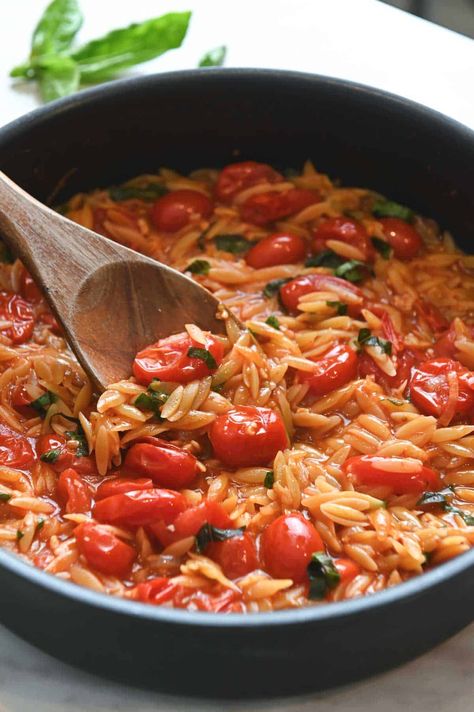 This simple but flavorful summer meal features a cherry tomato sauce and orzo all cooked together in one pot. It takes just under 30 minutes to make using less than 10 ingredients! Cherry Tomato Orzo, Risoni Recipes, One Pot Orzo, Tomatoes Dinner, Orzo Pasta Recipes, Peach Kitchen, Cherry Tomato Recipes, Cherry Tomato Sauce, Cherry Tomato Pasta