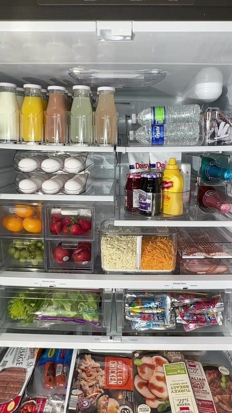 Healthy Fridge, House Organisation, Kitchen Organization Pantry, Dream Apartment Decor, Kitchen Organisation, Future Apartment Decor, Refrigerator Organization, Apartment Organization, Fridge Organization