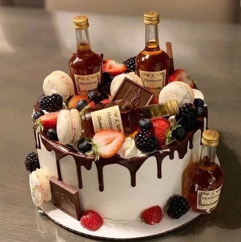 Alcohol Birthday Cake, Hennessy Cake, Liquor Cake, Strawberry Macaron, Alcohol Cake, 25th Birthday Cakes, Bottle Cake, Cake For Husband, Macaron Cake