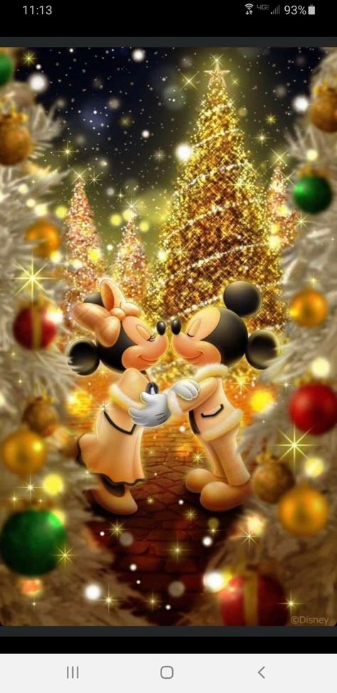 Mickey Und Minnie, Disney Characters Christmas, Images Noêl Vintages, Disney Merry Christmas, Holiday Iphone Wallpaper, Mickey Mouse Wallpaper Iphone, Disney Christmas Tree, Mickey Mouse Images, Mouse Images