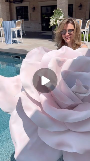 Tsemko Decor on Instagram: "Let's have a pool party Ona sunny day! Our giant floating roses are at your service !😊 #floatingflowers #pooldecor #giantrose #partydecor #weddingdecor #art #photoshoot #artist #diy" Diy Floating Pool Decorations, Diy Pool Party Decorations, Pool Noodle Flowers Giant, Swimming Pool Flower Decoration, Pool Decorating Ideas For Party, Giant Flower Photoshoot, Backdrop With Giant Flowers, Floating Pool Flowers, Giant Standing Flowers