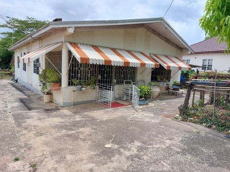 Cheap 3 Bedroom 2 Bathroom House For Sale in Palmer's Cross, Clarendon Cheap Property For Sale, Kingston House, Clarendon Homes, Cheap Houses For Sale, Cheap Houses, Old Houses For Sale, House Property, Quiet Area, 3 Bedroom House