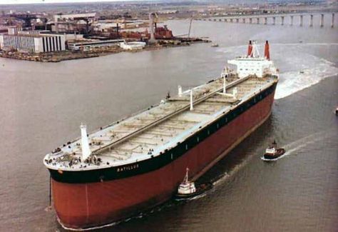 Batillus Tanker Ship, Ship Breaking, Working Boat, Steam Turbine, Floating City, Abandoned Ships, Merchant Navy, Oil Tanker, Marine Environment