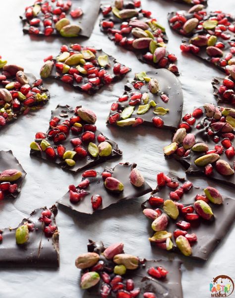 Pomegranate Bark, Dark Chocolate Pomegranate, Pistachio Bark, Chocolate Pomegranate, Egg Free Desserts, Dark Chocolate Bark, Edible Christmas Gifts, Pomegranate Recipes, Holiday Platters