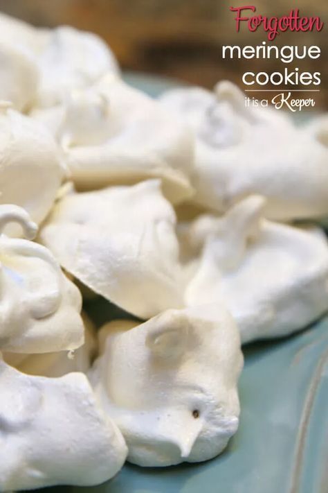 Forget Me Not Cookies, Resurrection Cookies Recipe, Forgotten Cookies Recipe, Easy Meringue Cookies, Fat Free Desserts, Easy Meringues, Forgotten Cookies, Easter Cookie Recipes, Meringue Cookie Recipe