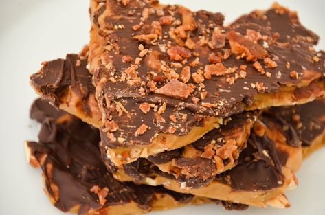 Make This Chocolate, Caramel, Bacon Toffee For The Perfect Blend of Sweet & Salty Bacon Treats, Thanksgiving Sweets, Toffee Recipe, Homemade Fudge, Chocolate Toffee, Gf Desserts, Chocolate Caramel, Homemade Candies, Bacon Recipes