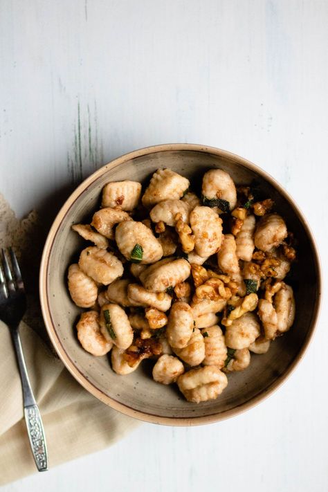 This brown butter gnocchi with sage and walnuts is the perfect 30 minute dinner! It comes together quickly, and the browned butter adds a depth and richness to the dish. Top it with some parmesan and mwah.... perfection. Quick And Easy Pasta Dishes, Brown Butter Gnocchi, Butter Gnocchi, 30 Minute Dinner Recipes, Cooking With Herbs, Back To School Recipes, How To Cook Gnocchi, Easy Potato Recipes, School Recipes