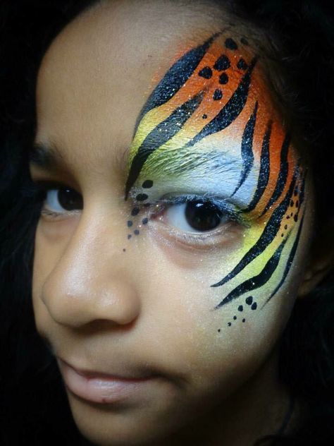 Tiger print eye Tiger Eye Face Paint, Animal Print Face Paint, Rainbow Tiger Face Paint, Face Paint Eye Designs, Simple Tiger Face Paint, Tiger Face Paint, Rainbow Face Paint, Eye Face Painting, Diwali Painting