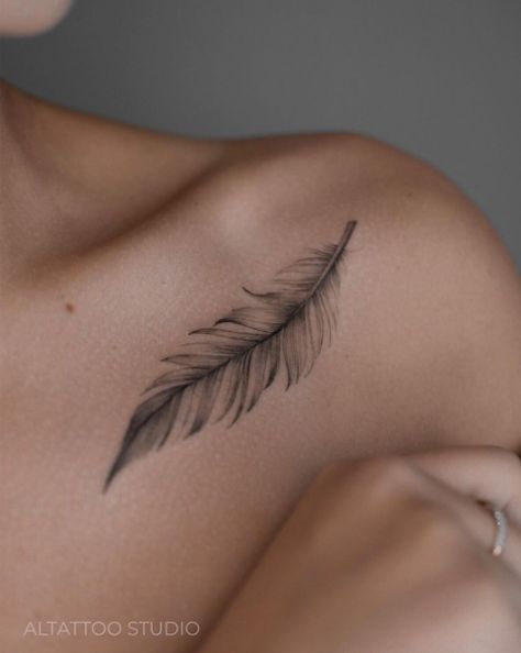 Feather Tatoos Woman, Delicate Feather Tattoos For Women, Shoulder Feather Tattoos For Women, Feather Tattoo Finger, Bird Heart Tattoo, Feather Neck Tattoo, Feather Tattoo Collar Bone, Feather Tattoo Design For Women, Birds Of A Feather Tattoo