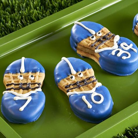 NUTTER BUTTER Football Players | Snackworks US Super Bowl Desserts, Football Themed Food, Bowl Desserts, Football Desserts, Butter Sandwich Cookies, Football Treats, Superbowl Desserts, Peanut Butter Sandwich Cookies, Football Party Foods