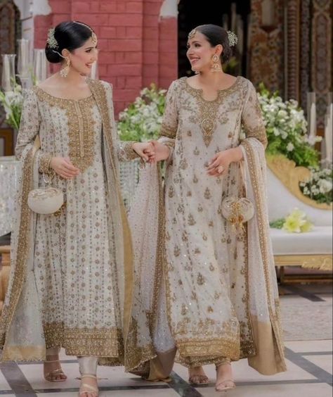 Western Party Wear Dresses, Dress For Bride Sister, Wedding Fits, Bridal Mehndi Dresses, Nikah Dress, Pakistani Formal Dresses, Desi Wedding Dresses, Nikkah Dress, Fancy Sarees Party Wear