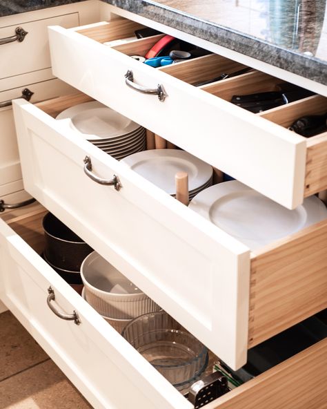 Drawers, drawers, drawers. Why do we keep talking about them? They are a much better use of space than standard cupboards with shelves and they make space fully accessible - not only can you get more in them but you can see it all clearly! Best Kitchen Storage, Drawers Kitchen, Keep Talking, Best Kitchen, Kitchen Inspirations, Cool Kitchens, Kitchen Storage, Shoe Rack, See It