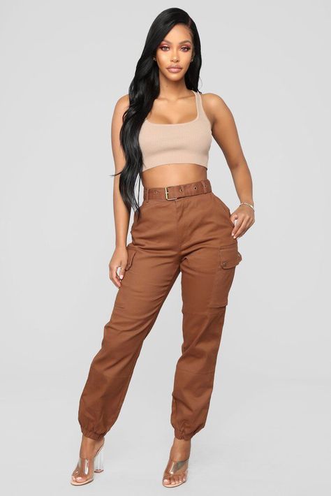 Joggers Outfit Summer, Cargo Pants Outfit Hijab, Brown Cargo Pants Outfit, Brown Pants Outfit, Pink Cargo Pants, Brown Cargo Pants, Cargo Pants Outfit, Joggers Outfit, Chic Pants