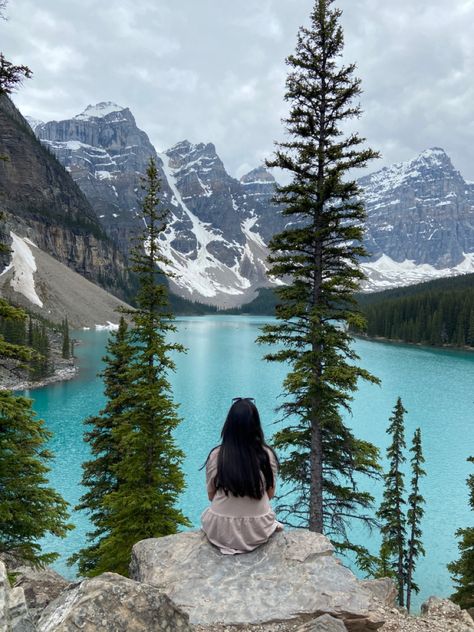 Nature lake, Photoshoot idea Lake Moraine Photoshoot, Canada Pictures Instagram, Banff Photo Ideas, Alberta Aesthetic, Single Picture Poses, Usa Vision Board, Lake Moraine Canada, Canada Photoshoot, Mountain Photoshoot Ideas