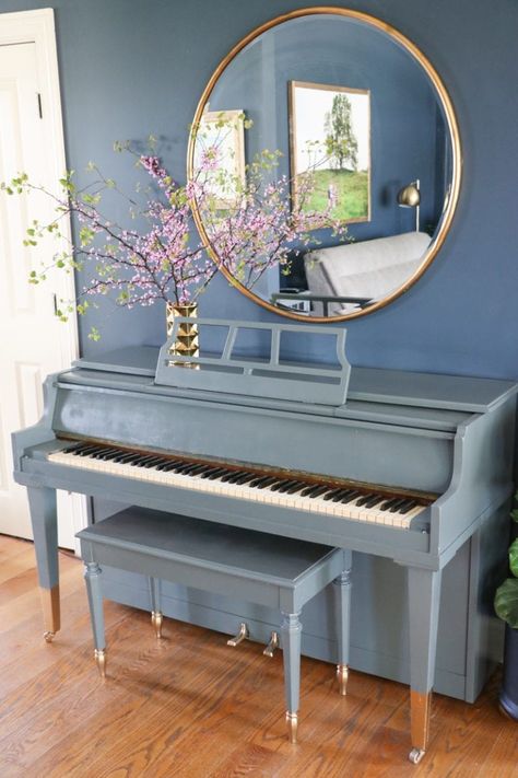 Tutorial for Painting a Piano Upright Piano Living Room Layout, Piano Decorating Ideas Top Of, Piano Refinishing, Painting A Piano, Blue Piano, Piano Room Decor, Piano Living Rooms, Painted Piano, Piano Restoration