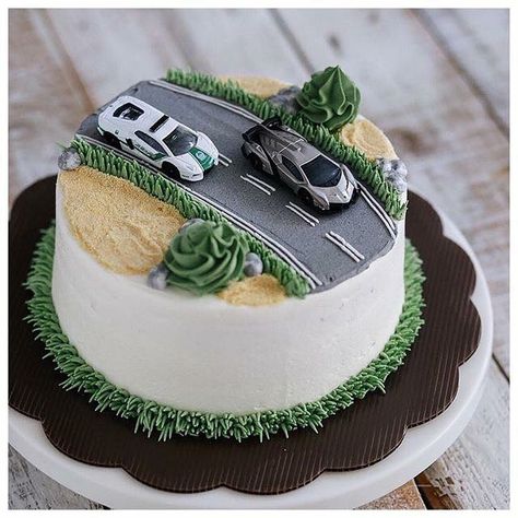 Simple Car Birthday Cake, Cake Car Designs Birthday, Cake With Cars Boys, Simple Car Cake, Car Design Cake, Easy Car Cake, Simple Cake Designs For Boys, Car Cake Design, Father's Day Cakes