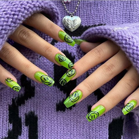 Nail Designs Neon Green, Neon Lime Nails, Neon Green Nail Designs, Neon Green Nail Ideas, Neon Green Nails Design, Nct Nails, Nails Smiley Face, Nile Art, Alt Nails