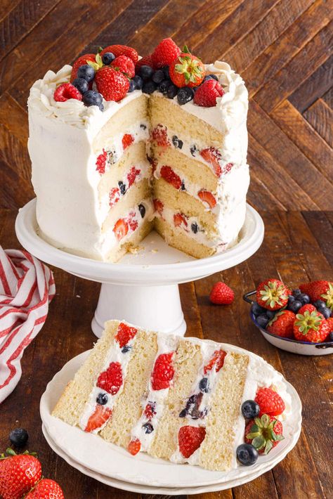 Chantilly Cake Recipe, Chantilly Cake, Creamy Cake, Fresh Fruit Cake, Moist Vanilla Cake, Rich Cake, Fruity Cake, Chantilly Cream, Easter Desserts