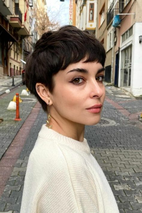 Pixie Cut True Pixie Haircut, Preppy Pixie Haircut, 80s Pixie Cut, Short Pixie Cuts For Women, Pixie Headband, Vintage Pixie Cut, Cute Mom Haircuts, Feminine Pixie Cuts, Pixie Cut Round Face