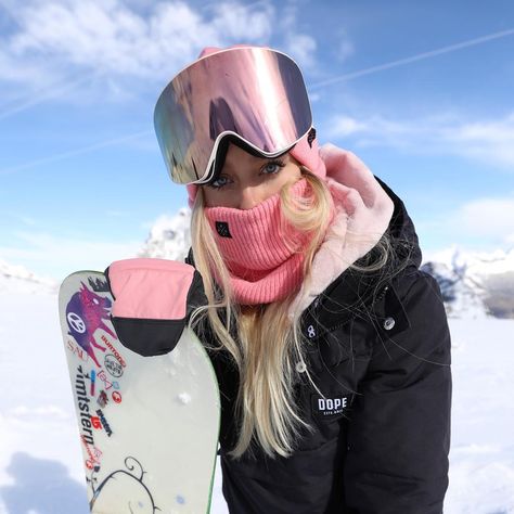 snowboarding gear womens  PADI Open Water es el curso de entrenamiento de buceo más popular.  https://islatortugadivers.com/product/curso-buceo-padi-open-water-koh-tao/ Ski Outfits For Women, Mode Au Ski, Ski Bunnies, Snowboard Girl, Snowboarding Style, Snowboarding Women, Ski Outfit, Snowboarding Outfit, Snow Trip