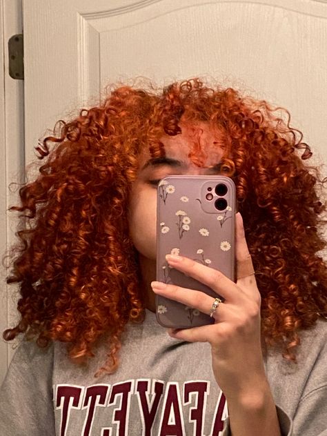 Ginger Red Natural Curly Hair, Dye Hair Inspo Aesthetic, Red Orange Curly Hair Black Women, Red Hair With Curly Hair, Ginger Hair Mixed Women, Cute Colors To Dye Your Curly Hair, Cooper Hair Color On Curly Hair, Orange Dyed Curly Hair, Copper Red On Curly Hair