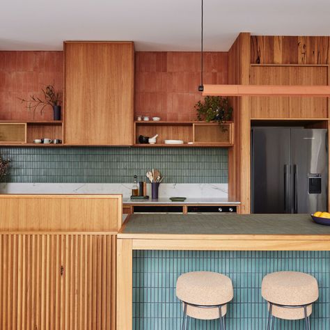 12 Induction Cookers in Classic to Ultra-Modern Kitchens - Remodelista Faith Blakeney, Terracotta Tile Kitchen, Earthy Kitchen, Open Plan Apartment, Renovated Kitchen, Timber Shelves, Sustainable Kitchen, Terracotta Tiles, Eco Design