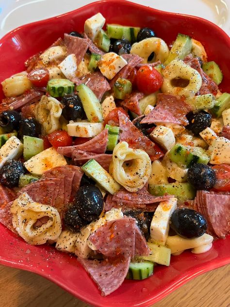 Pasta Salad With Cheese Tortellini - Easy DIY Recipes Pasta Salad With Cheese, Salad With Cheese, Tortellini Pasta Salad, Sausage Ragu, White Bean Soup Recipes, Mozzarella Pearls, Pasta Salad With Tortellini, Cucumber Slices, Tortellini Salad