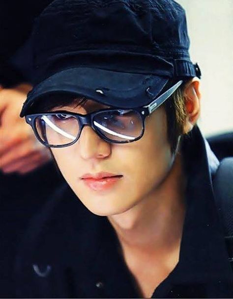 Sospechoso pero me gusta Lee Min Ho City Hunter, Lee Min Ho Boys Over Flowers, Favorite Color Black, 26 Birthday, Lee Min Ho Kdrama, Lee Min Ho Photos, Park Min Young, 2nd Year, City Hunter