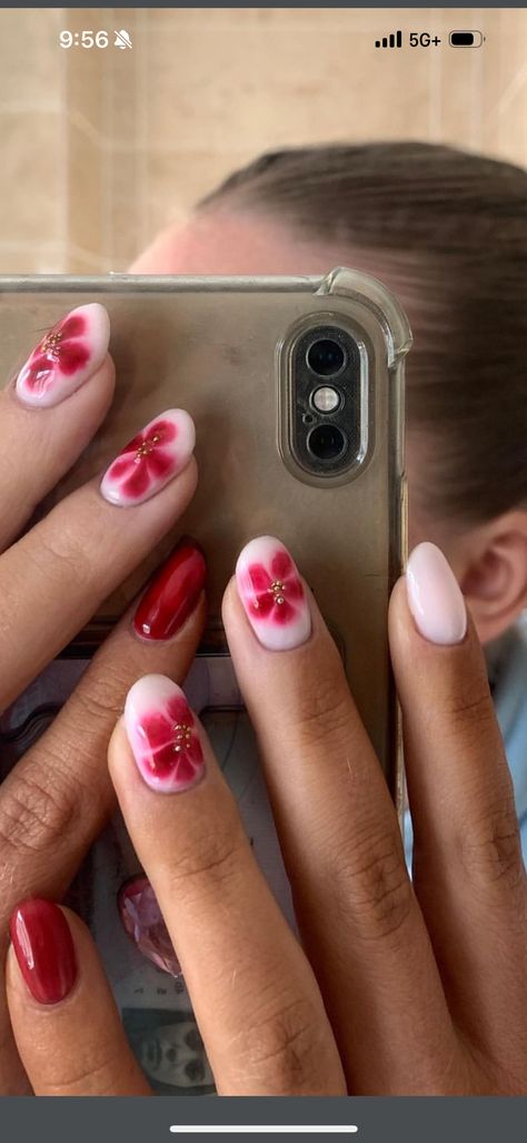 Pink Flower Gel Nails, Red Flowers Nails, Nail Poses Hands Instagram, Red Nails With Flowers, Red And Pink Nail Designs, Red Flower Nails, Pink Red Nails, Floral Spring Nails, Flower Nail Ideas