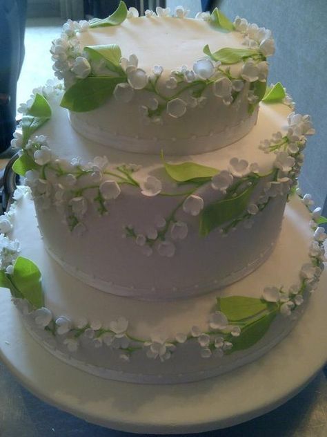 Lily Of The Valley Cake, Cake Boss Recipes, Tea Party Cake, Wedding Cake Cookies, Spring Cake, Amazing Wedding Cakes, Gorgeous Wedding Cake, Cakes Wedding, Cool Wedding Cakes