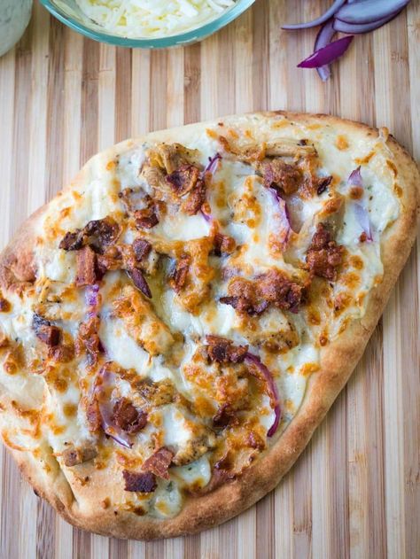 Barbecue Chicken Flatbread Pizza, Naan Flatbread Recipes, Air Fryer Naan, Pizza Air Fryer, Pizza In Air Fryer, Flatbread Pizza Crust, Naan Pizzas, Personal Pizzas, Chicken Flatbread Pizza