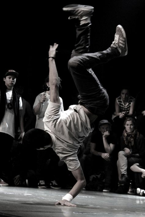 hip hop dancer  | #follow Armaan Singh www.pinterest.com/armaann1 | Breakdance Aesthetic, Male Dancer Aesthetic, Street Dance Photography, Dance Aesthetic Hip Hop, Hiphop Aesthetic, Galactik Football, Hiphop Dancer, Tari Hip Hop, Aesthetic Hip Hop