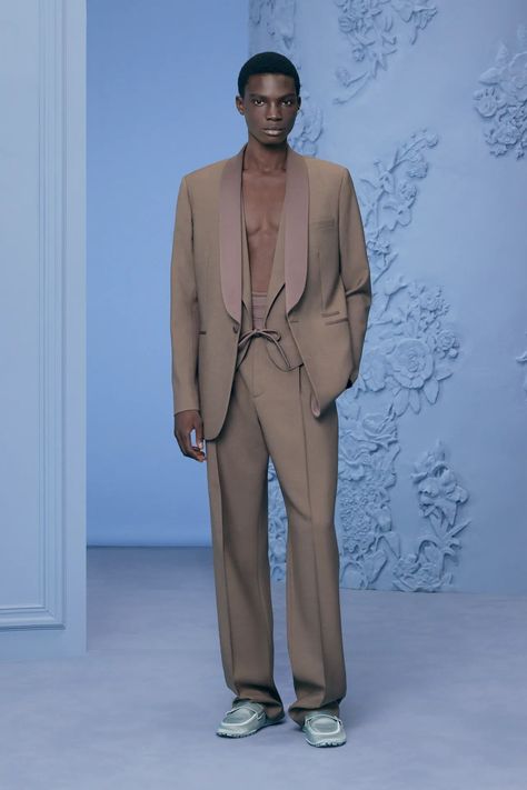 Dior Men Pre-Fall 2024 Menswear Fashion Show | Vogue Mens Evening Wear, Men Cry, Dior Menswear, 2024 Menswear, Style Moodboard, Dior Men, Kim Jones, Dior Oblique, Fashion D