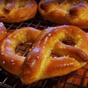 Mall Pretzels, Auntie Annes Pretzels, Pretzel Recipe, Auntie Annes, Homemade Soft Pretzels, Pretzels Recipe, Cat Recipes, Copycat Recipe, Bread Recipes Homemade