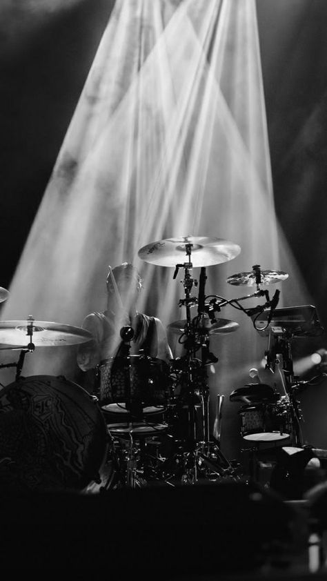 Drummer Aesthetic Male, Drums Wallpaper, Twenty One Pilots Wallpaper, Twenty One Pilots Aesthetic, Drum Band, Live Music Photography, Music Tattoo Designs, Drum Music, Tyler Joseph